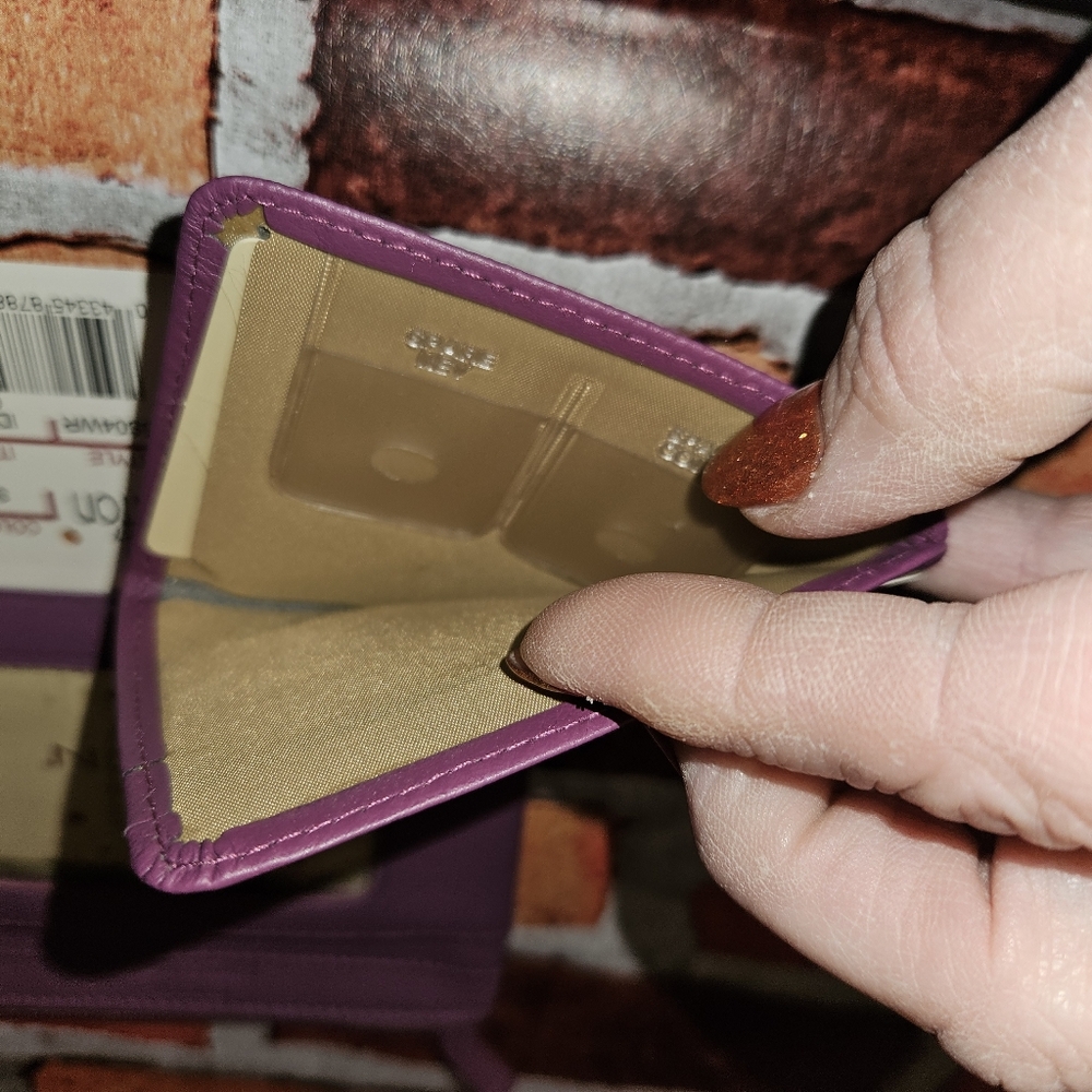 #588- Buxton Lavender Leather ID Card Coin Holder - Picture 5 of 11